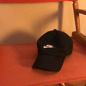 OS fits all, hardly used adjustable Nike cap